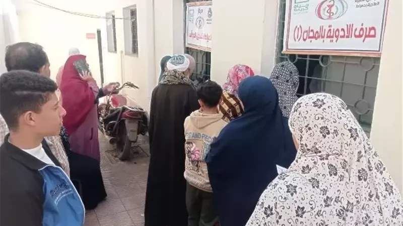 علاج ١٤٢٨ مواطنا بالمجان في قافلة طبية بدمياط