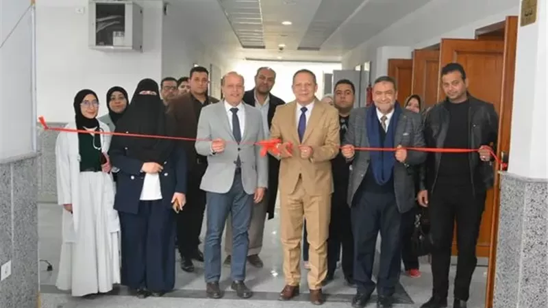 رئيس جامعة دمياط يفتتح حملة «إطمن على وزنك وصحتك» بكلية الطب
