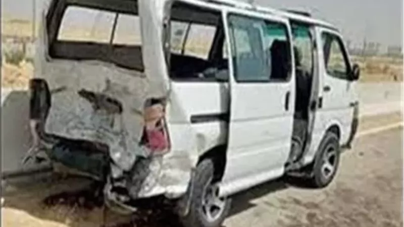 مصرع مواطن وإصابة 25 آخرين إثر انقلاب ميكروباص على طريق إسماعيلية