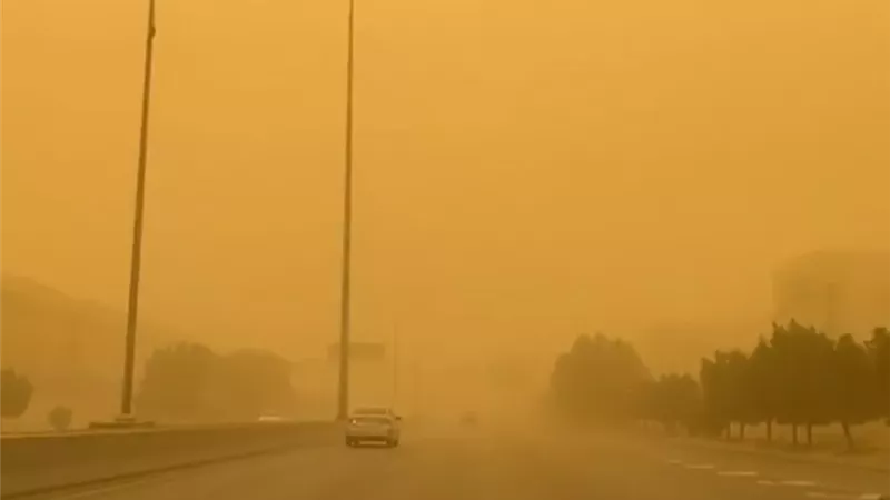 أتربة عالقة.. الأرصاد تكشف طقس اليوم