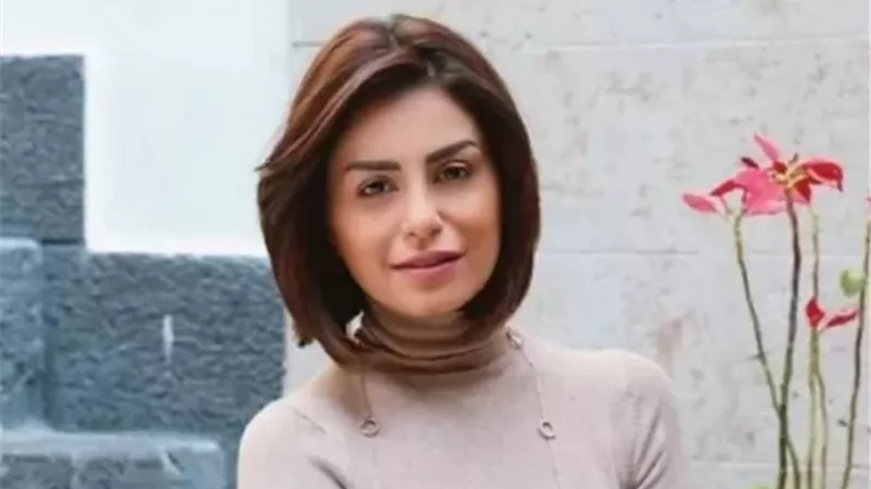 منة فضالي تهنئ والدتها بعيد الحب