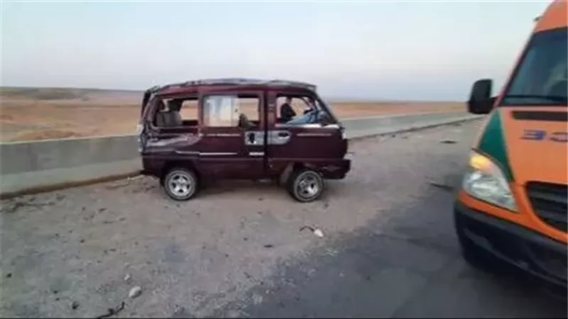 مصرع 2 وإصابة 3 فى انقلاب سيارة سوزوكى بطريق 