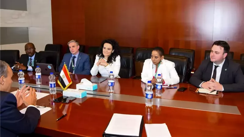 وزير الخارجية يلتقي المديرة التنفيذية لصندوق المناخ الأخضر