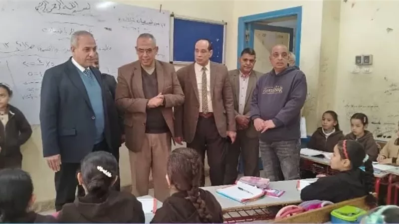مدير تعليم القليوبية يتابع الانضباط ونسب الحضور بمدارس طوخ وبنها