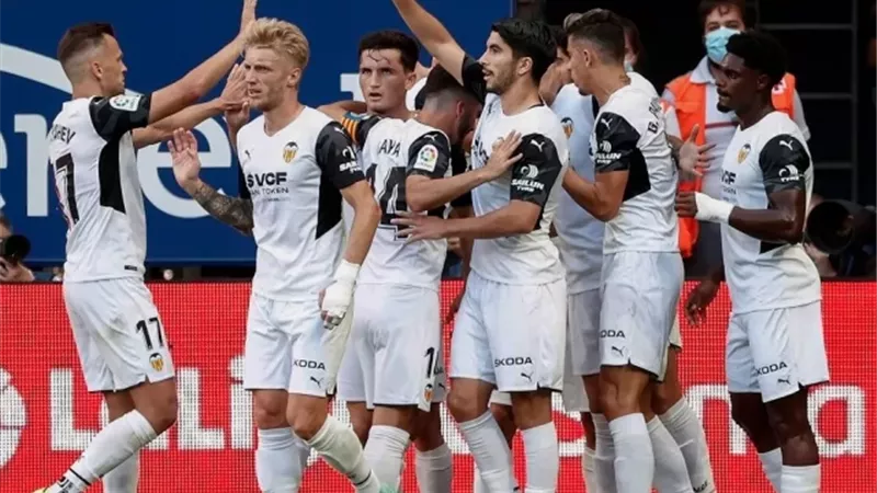 فالنسيا يضرب ليفانتي بثنائية نظيفة في الدوري الإسباني
