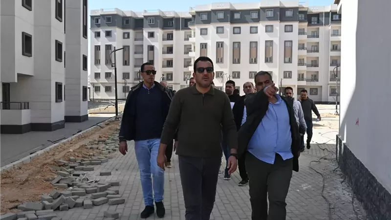 رئيس الجهاز يرفع درجة الطوارئ في مشروعات الإسكان بالعاشر