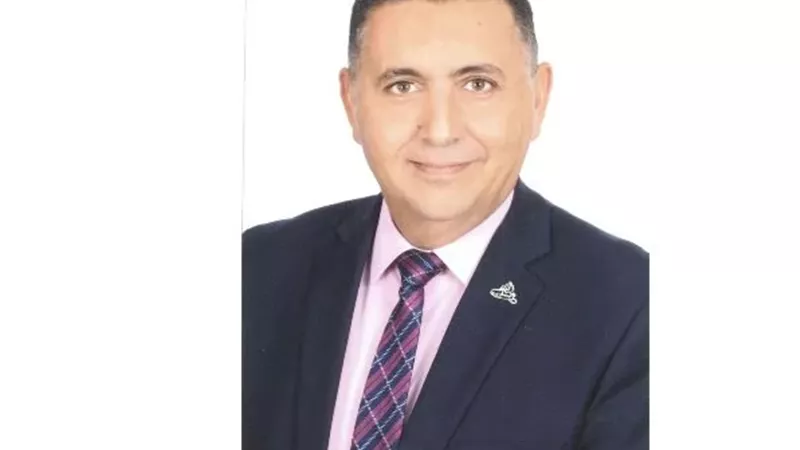 رئيس جامعة القاهرة يهنئ عميد هندسة لتعيينه محافظا للقليوبية