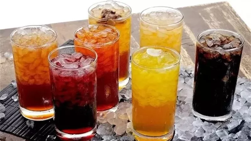 مشروبات رمضان بين الفوائد والمخاطر .. ماذا تختار لصيام صحي؟