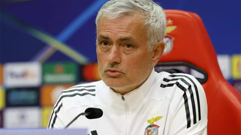 مورينيو يحذر لاعبي بنفيكا من ريال مدريد الجريح قبل موقعة دوري الأبطال