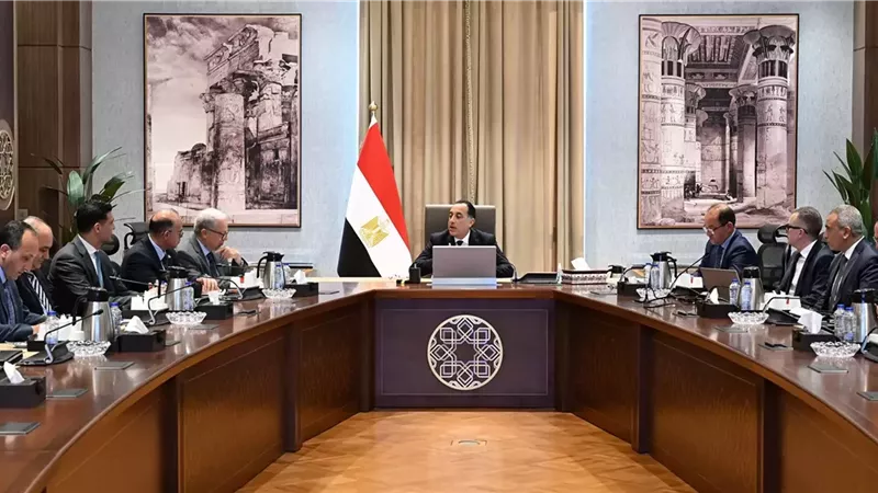 رئيس الوزراء يستعرض أولويات المرحلة المقبلة في الملفات الاقتصادية