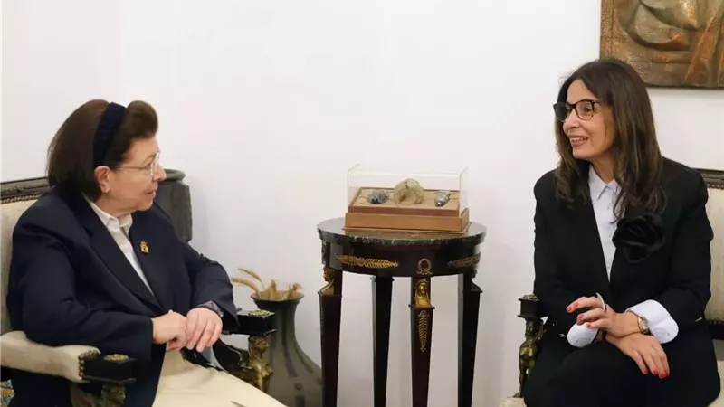 وزيرة الثقافة تبحث مع نظيرتها اليونانية تعزيز التعاون المشترك