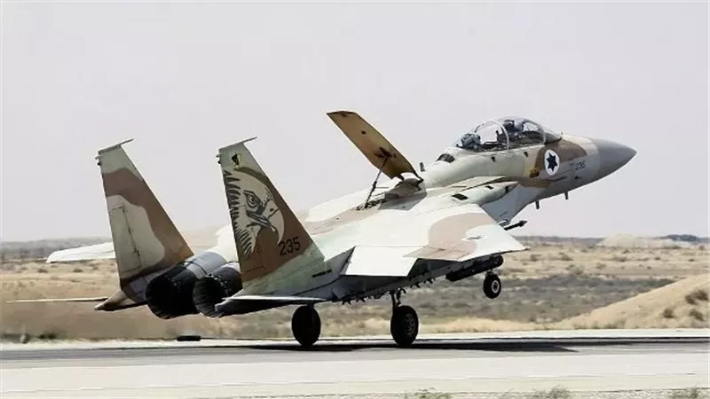 إعلام إسرائيلي: التأهب في سلاح الجو وشعبة الاستخبارات بلغ ذروته