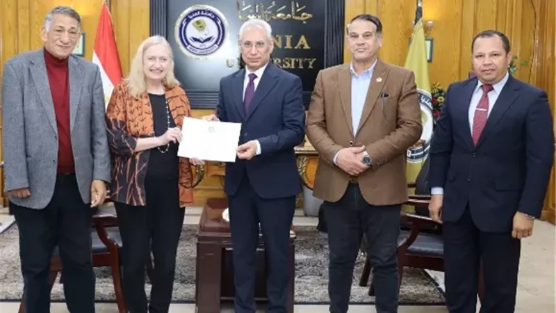 بحث تفعيل اتفاقيةالتعاون مع جامعتي هيلدسهايم وميونخ وجامعة المنيا