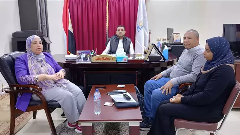 رئيس البياضية بالأقصر يعقد لقاء اليوم المفتوح مع المواطنين