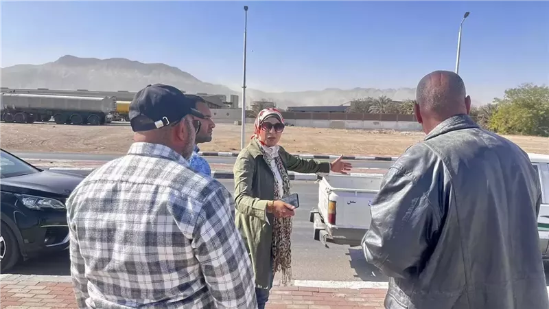 رئيس جهاز السويس الجديدة تتابع تطوير الطرق بالحي الصناعي