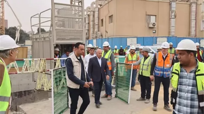 وزير النقل يتابع حادث تسرب مياه أثناء تنفيذ الخط الرابع للمترو
