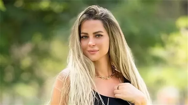 ريم مصطفى تطلب الدعاء لوالدتها