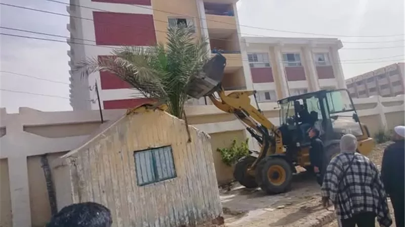 مواجهة التعديات على المباني التعليمية في الإسماعيلية..صور