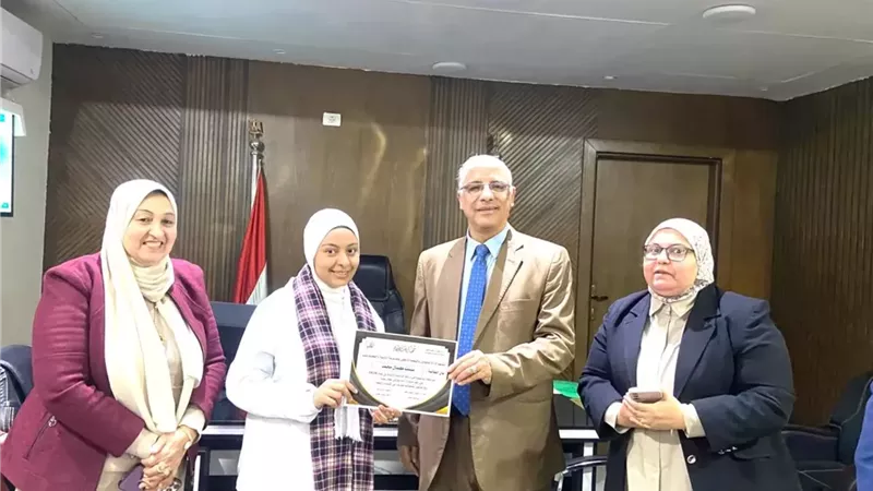 وكيل تعليم قنا يكرم الفائزين في مبادرة «مبرمج في كل بيت»