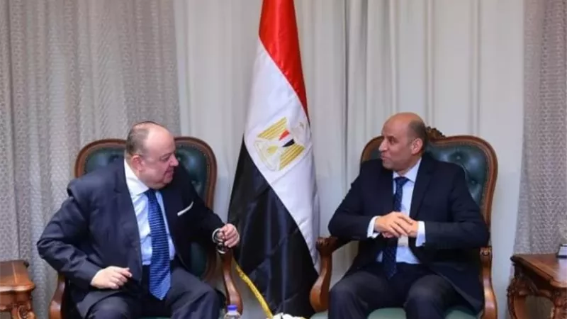 وزيرالعمل يبحث مع السفيرحسام عيسى فتح أسواق جديدة أمام العمالة المصرية