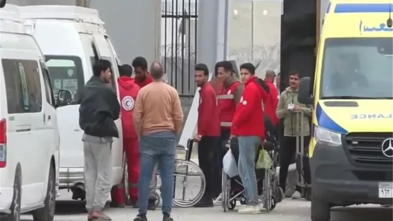 مصر تواصل استقبال وعلاج الفلسطينيين وتسهيل عودة العائدين إلى غزة