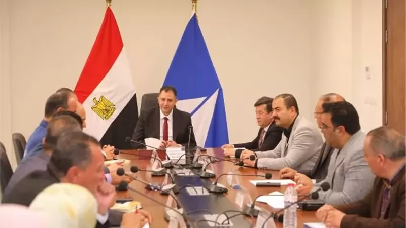 محافظ دمياط الجديد يجتمع برؤساء الوحدات المحلية