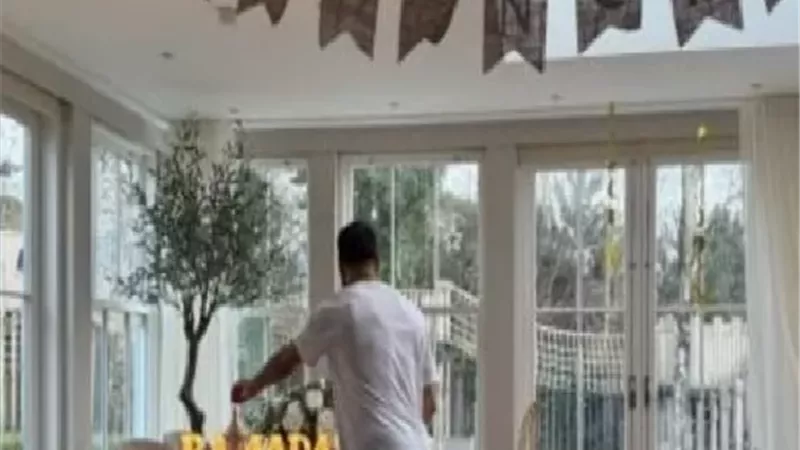 شاهد.. محمد صلاح يحتفل بشهر رمضان الكريم