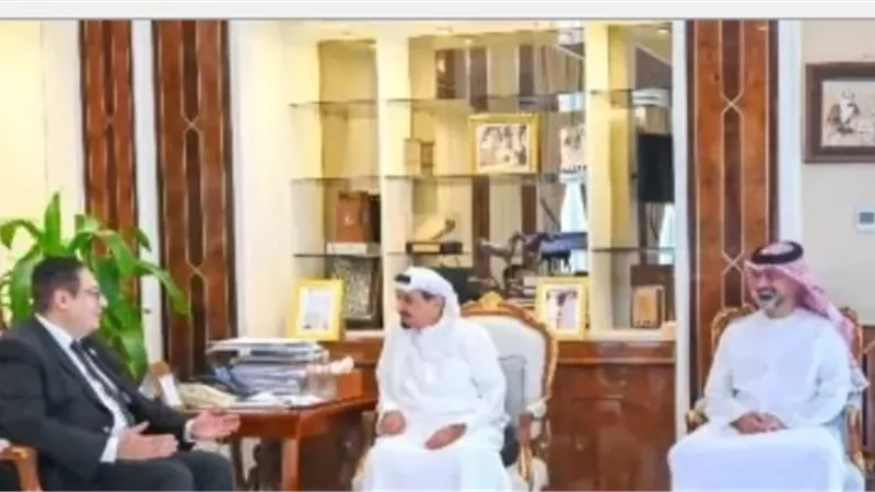 حاكم عجمان يستقبل رئيس جامعة القاهرة لبحث تعزيز التعاون العلمى