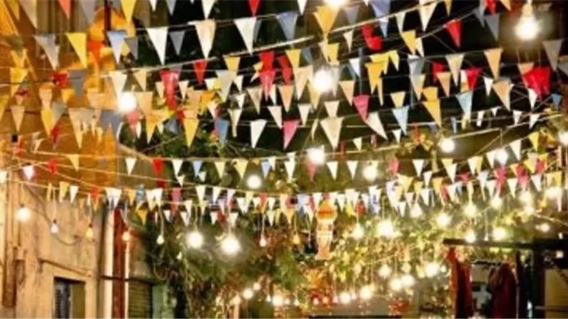 حكم الفرح بقدوم شهر رمضان بتعليق الزينة والفوانيس