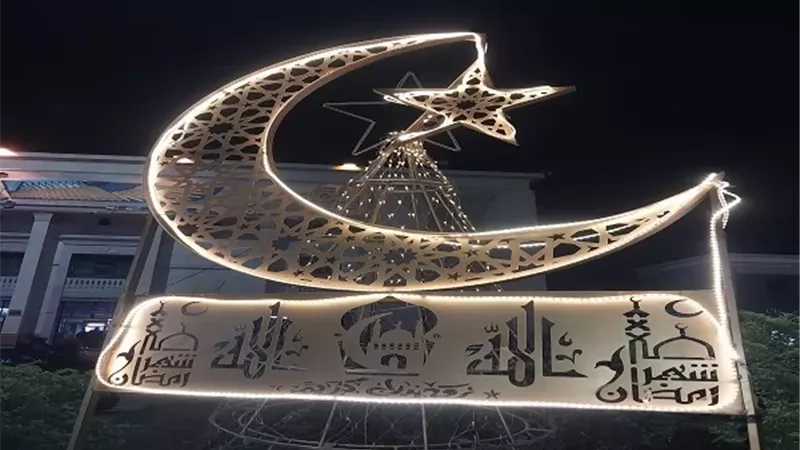 تزيين عدد من الشوارع الرئيسية والميادين بالأقصر احتفالا برمضان