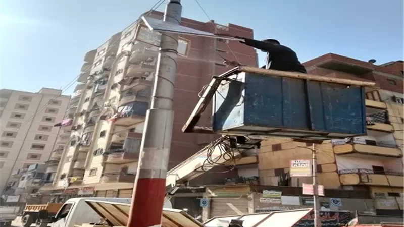 إزالة 56 إعلانًا مخالفًا بعدد من مراكز محافظة كفر الشيخ