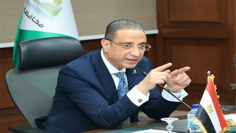 محافظ الجيزة يلتقي مديري المديريات ورؤساء الأجهزة الخدمية