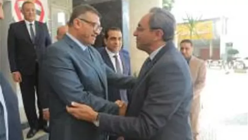 محافظ قنا الجديد يتسلم مهام عمله من المحافظ السابق