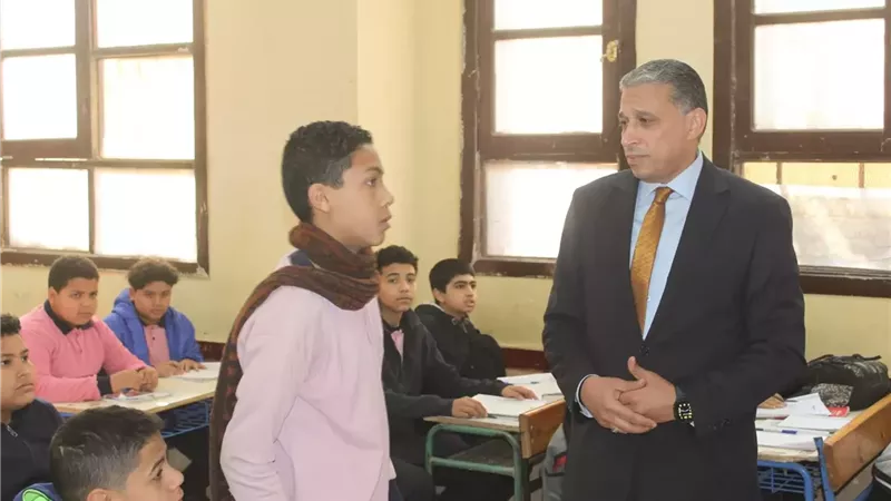 مدير تعليم الجيزة يؤكد استمرار المتابعة الميدانية بالمدارس