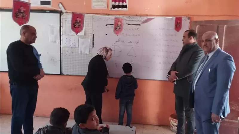 مدير تعليم القاهرة تتابع الانضباط وانتظام الحضور بالمدارس