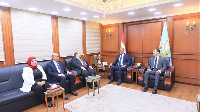 رئيس جامعة كفر الشيخ والقيادات يزورون المحافظ الجديد