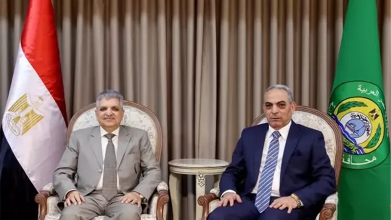 محافظ الإسماعيلية ورئيس هيئة قناة السويس يبحثان التعاون المشترك