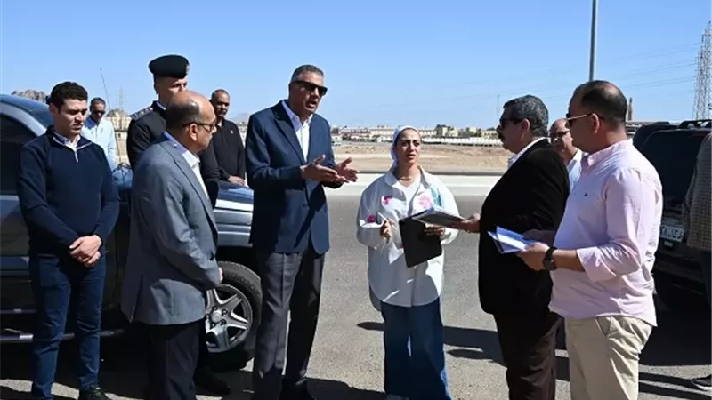 محافظ جنوب سيناء يتفقد منطقة الرويسات بشرم الشيخ