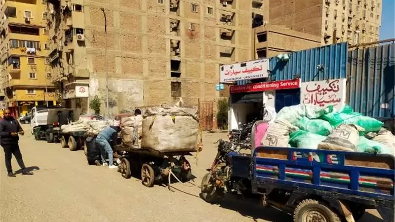 محافظ الجيزة: ضبط 24 كارو وتروسيكل خلال حملات لمواجهة النباشين