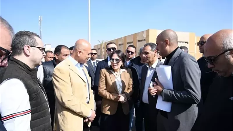 وزيرة الإسكان تتفقد محطة مياه الشروق ..صور