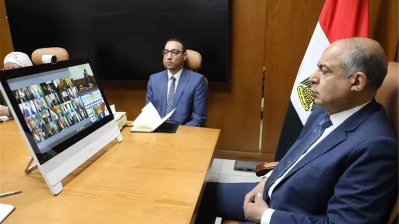 محافظ المنيا: حملات مكثفة لضبط الأسواق وحماية الأراضي الزراعية