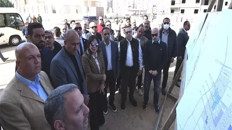 وزيرة الإسكان تتفقد 