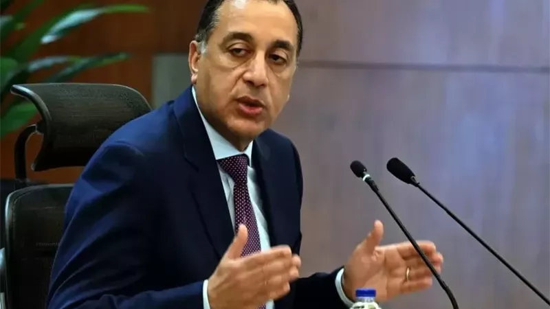 رئيس الوزراء يوجه بتوزيع نشرات دورية عن كل محافظة بمستوى الخدمات الحكومية