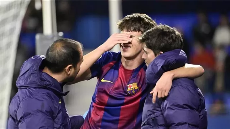 الفحوصات ليست مبشرة .. لاعب برشلونة يتعرض لإصابة قوية