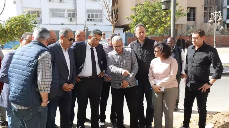 محافظ البحر الأحمر يتفقد كسر خط مياه بالممشى