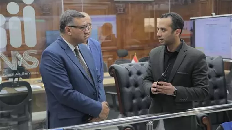 محافظ قنا يتفقد مركز الشبكة الوطنية للطوارئ بالديوان العام