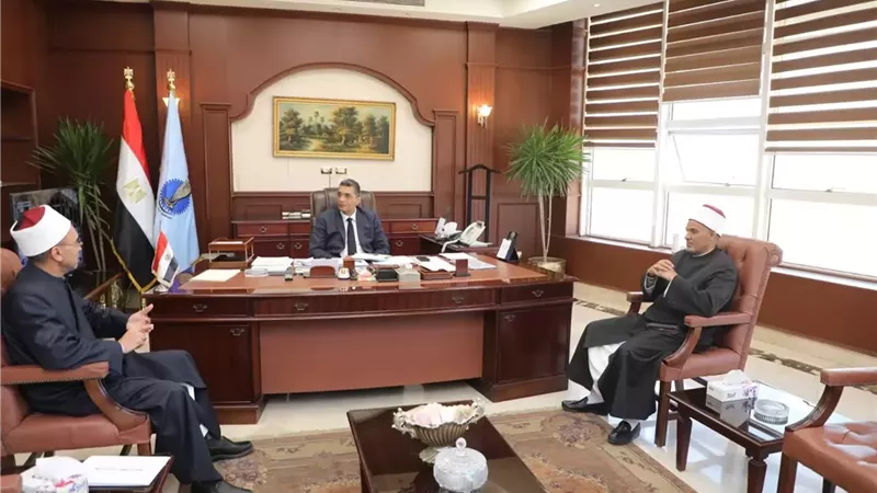 قيادات الأزهر بالبحر الأحمر يقدمون التهنئة لمحافظ البحر الأحمر
