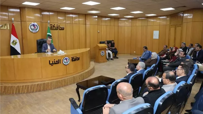 محافظ المنيا يوجه باستثمار الأراضي غير المستغلة وتكثيف الرقابة