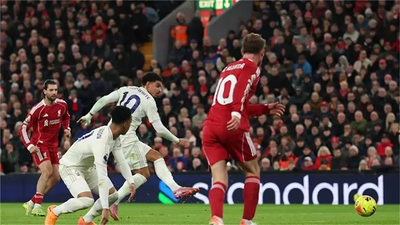 الدوري الإنجليزي.. انطلاق مباراة ليفربول ضد نوتينجهام