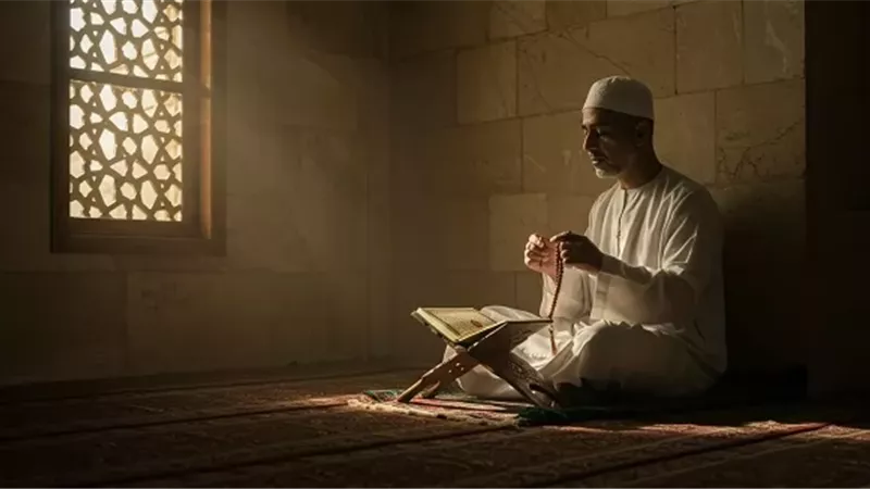 يطوى تحته كل الأعمال..أذكار السحر في رمضان